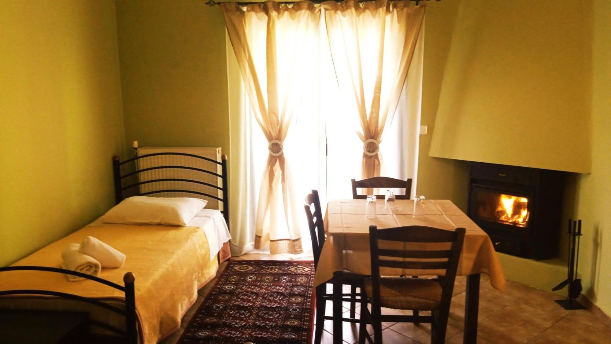 Guesthouse Eleftherios Kalávryta Eksteriør bilde
