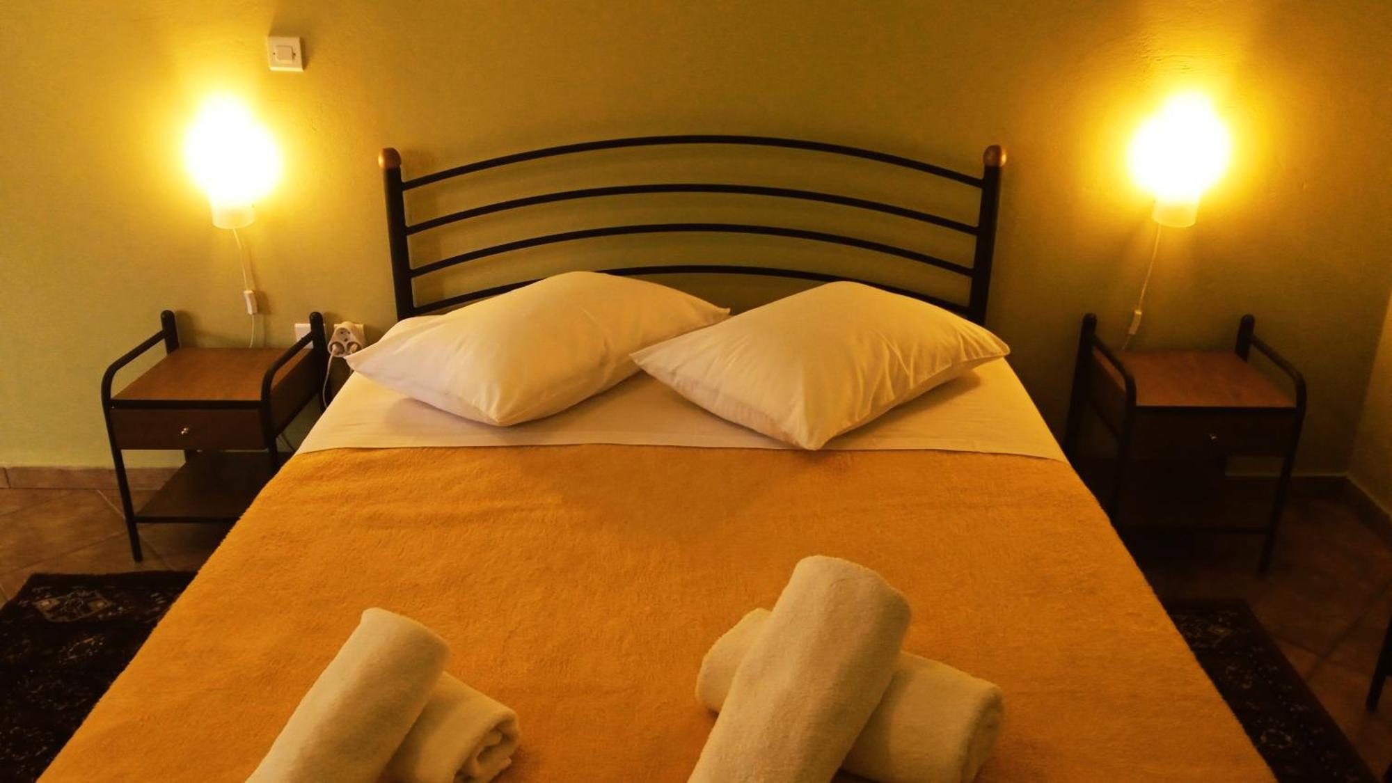 Guesthouse Eleftherios Kalávryta Eksteriør bilde