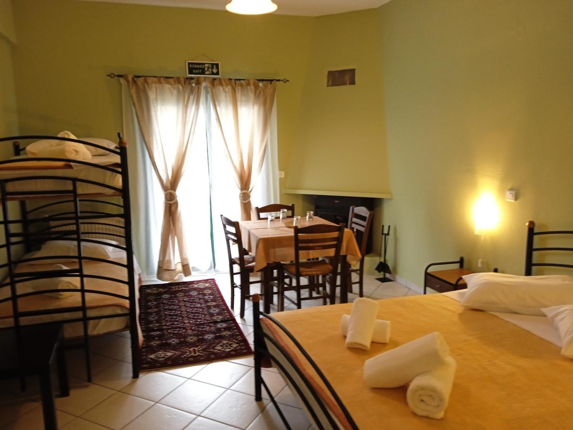 Guesthouse Eleftherios Kalávryta Eksteriør bilde