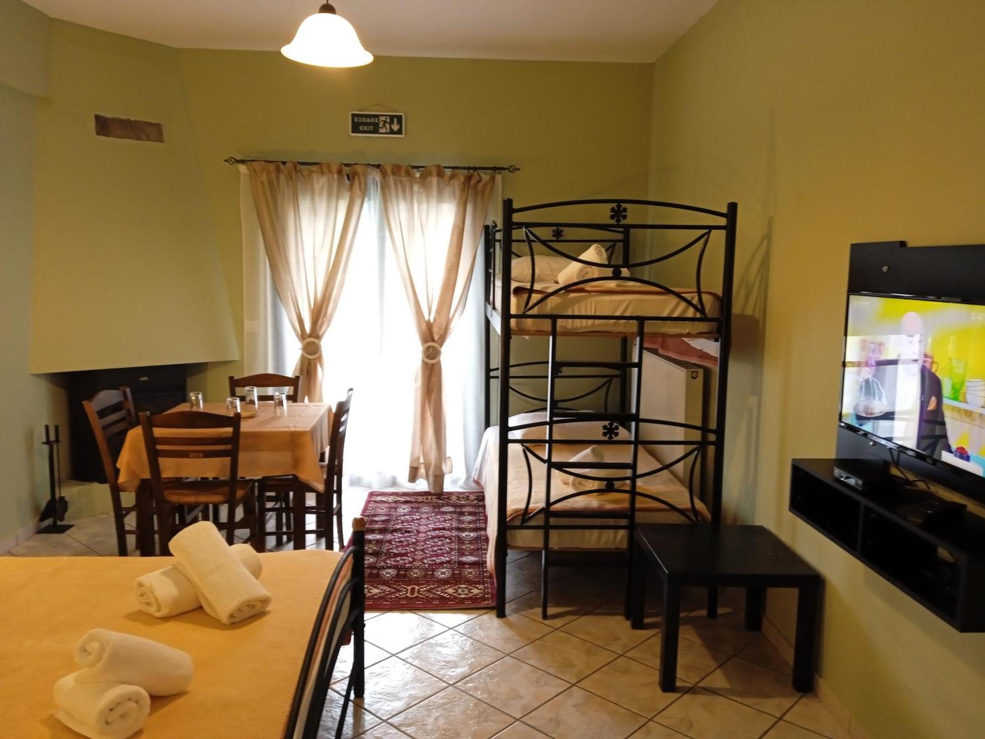 Guesthouse Eleftherios Kalávryta Eksteriør bilde