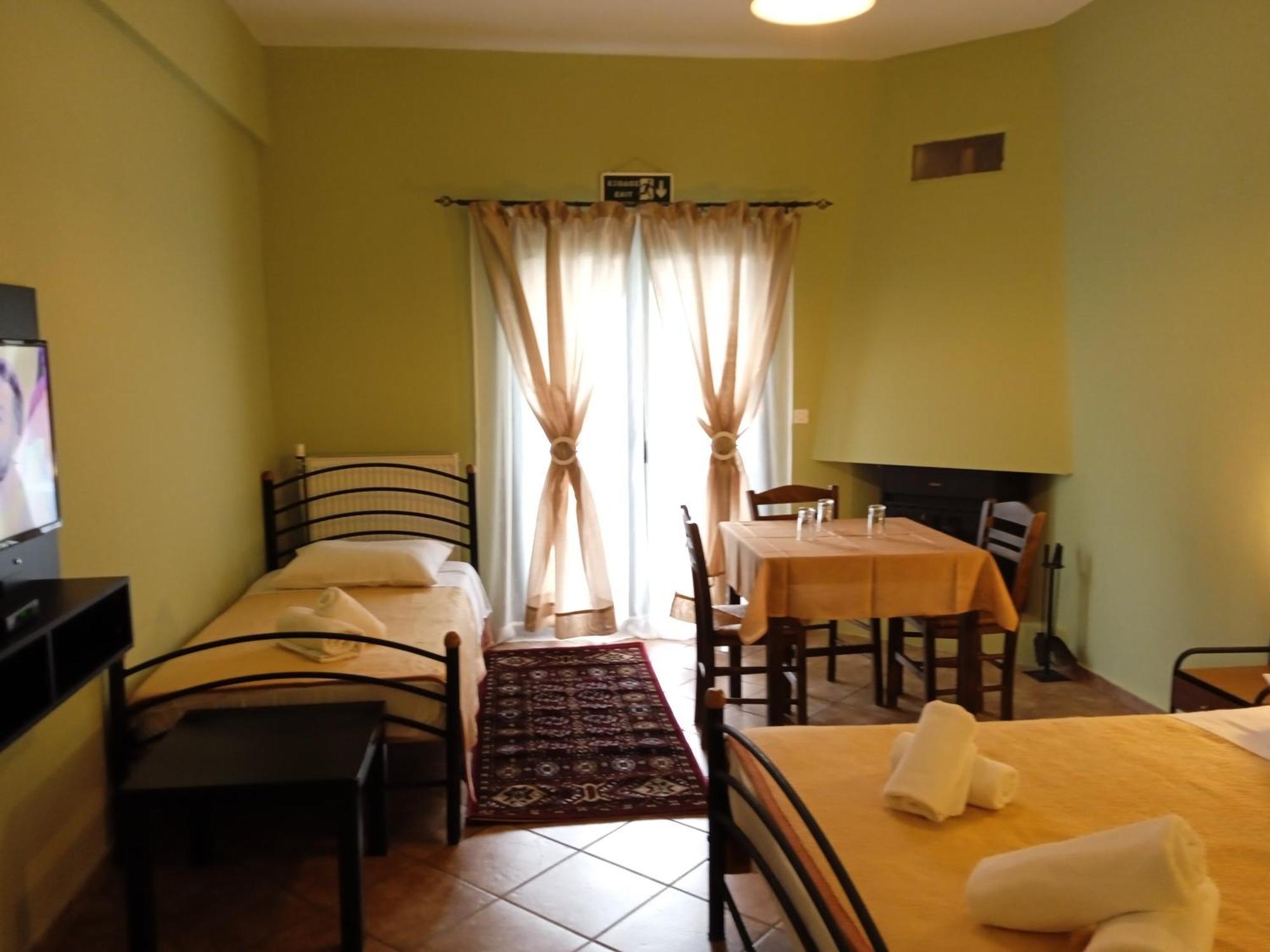 Guesthouse Eleftherios Kalávryta Eksteriør bilde