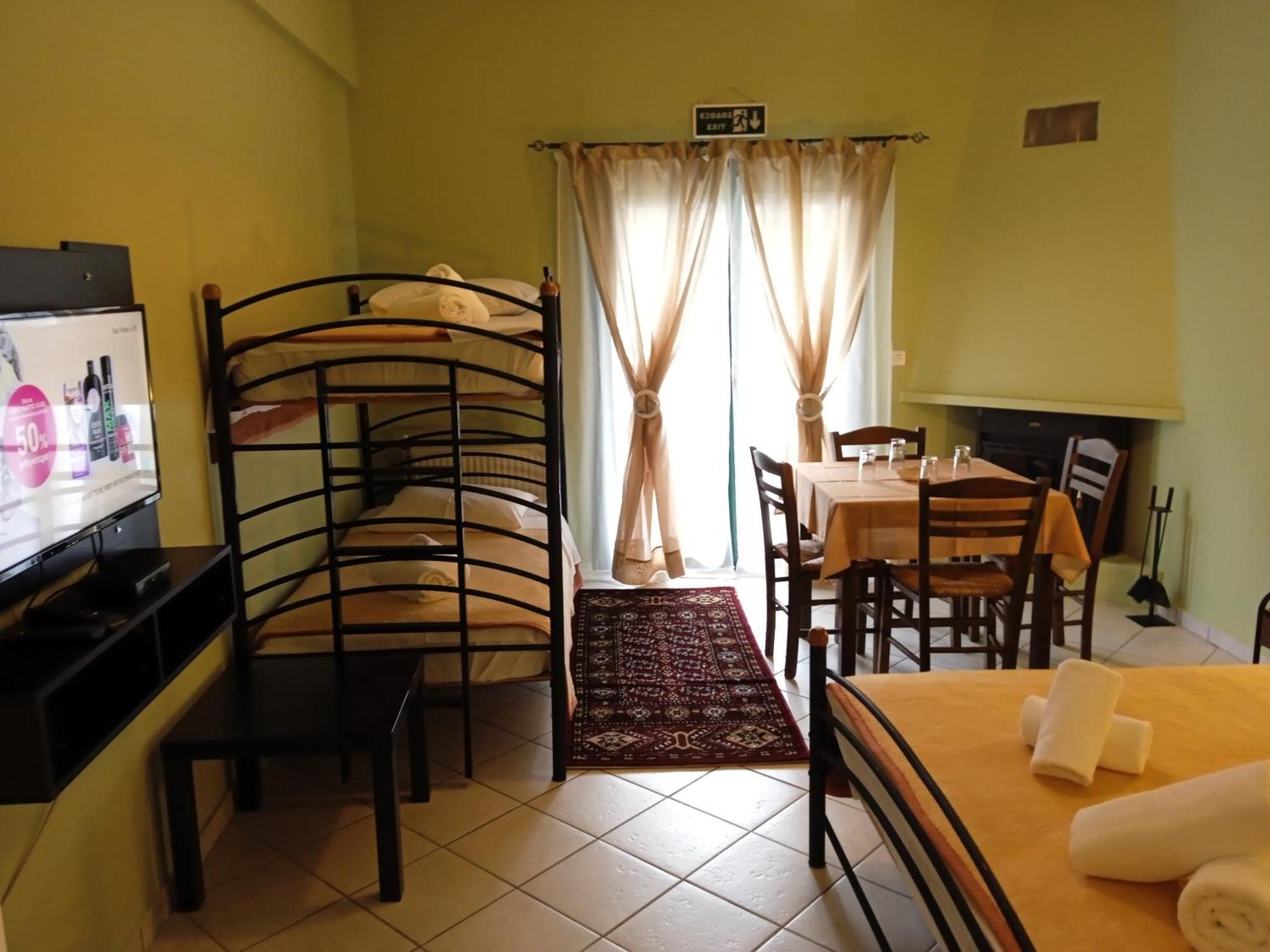 Guesthouse Eleftherios Kalávryta Eksteriør bilde